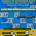 Affiche du Loto-Quine des Mômes d’Ambleteuse, sur fond de grille de loto bleue avec des jetons. Texte principal : « Les Mômes d’Ambleteuse organisent leur Loto-Quine – Samedi 15 novembre 2025. Ouverture des portes à 18h, début du loto à 20h, Salle des Fêtes d’Ambleteuse. » Mentions supplémentaires : « Buvette et restauration – Nombreux bons d’achats à gagner. » Tarifs indiqués : 1 carton 4 €, 3 cartons 10 €, 7 cartons 20 €, carte spéciale 5 €. Numéros de réservation : 06 66 87 31 65 et 07 67 37 82 75. Slogan final : « Nous vous attendons nombreux ! »