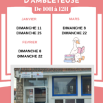 Affiche aux tons rose et blanc de l'association Bibliothèque d'Ambleteuse. Elle annonce les horaires d'ouverture le dimanche de 10h à 12h. Les dates indiquées sont : en janvier les 11 et 25, en février les 8 et 22, et en mars les 8 et 22. Au centre, une illustration humoristique montre une oie à lunettes assise sur une pile de livres en train de lire. En bas, une photo montre la façade extérieure du bâtiment avec des fenêtres bleues, située au 14 rue des Écoles à Ambleteuse.