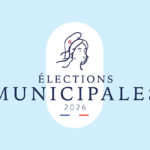 Logotype officiel des Élections Municipales 2026 avec l'effigie de Marianne et le drapeau tricolore français sur fond bleu clair.