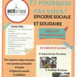 Affiche Actishop présentant l’épicerie sociale et solidaire. Le visuel indique que les habitants de la Communauté de Communes de la Terre des 2 Caps peuvent peut-être être éligibles, quelle que soit leur situation : bénéficiaires des minima sociaux, étudiants, salariés, retraités, personnes en recherche d’emploi, familles nombreuses ou monoparentales. L’affiche compare également 25 € d’achat : 10 articles en supermarché contre 18 articles à Actishop.